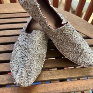 Toms Women's 12US Classic Slip On Shoes Shimmer Glitter Crochet Sparkle Floral